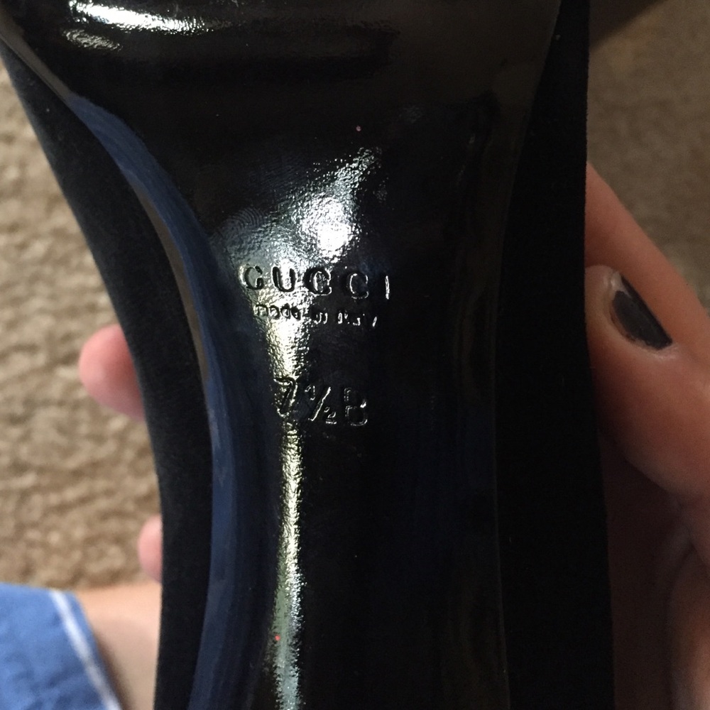 Gucci Black Velvet and Leather Pumps with Silver GG Emblem - Picture 3 of 4